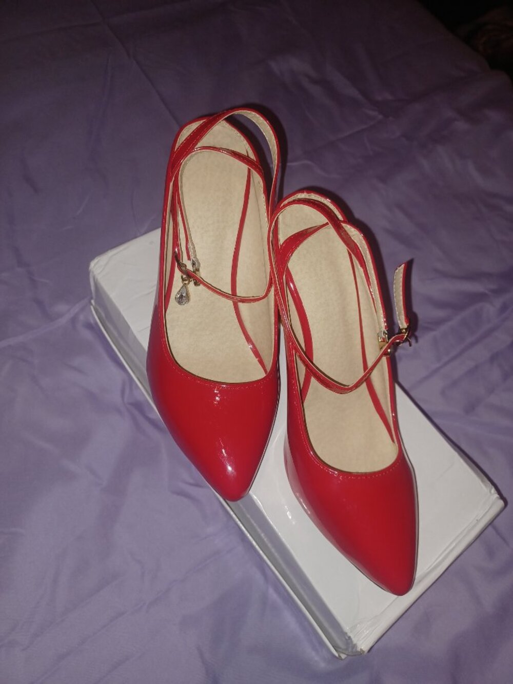 Red pumps - Picture 2 of 7